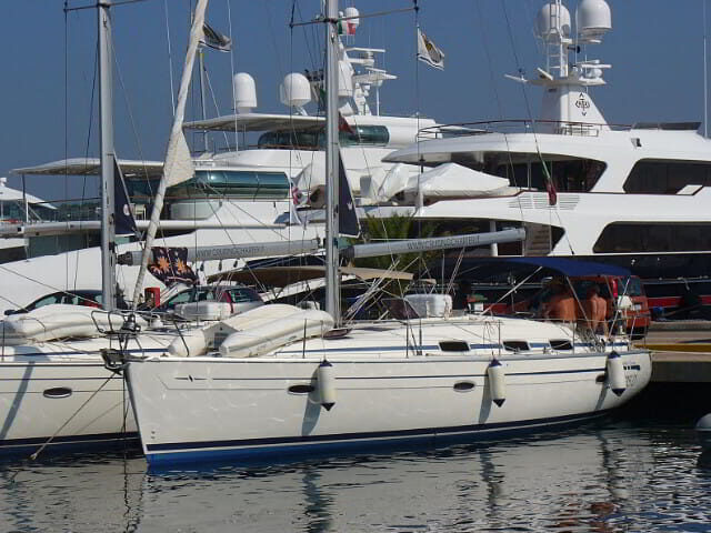Yacht berths at Portisco Marina, a secure and well-equipped mooring location on Sardinia’s northeast coast