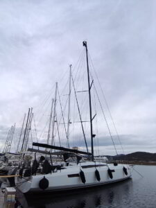 Yacht rigging: halyards removing